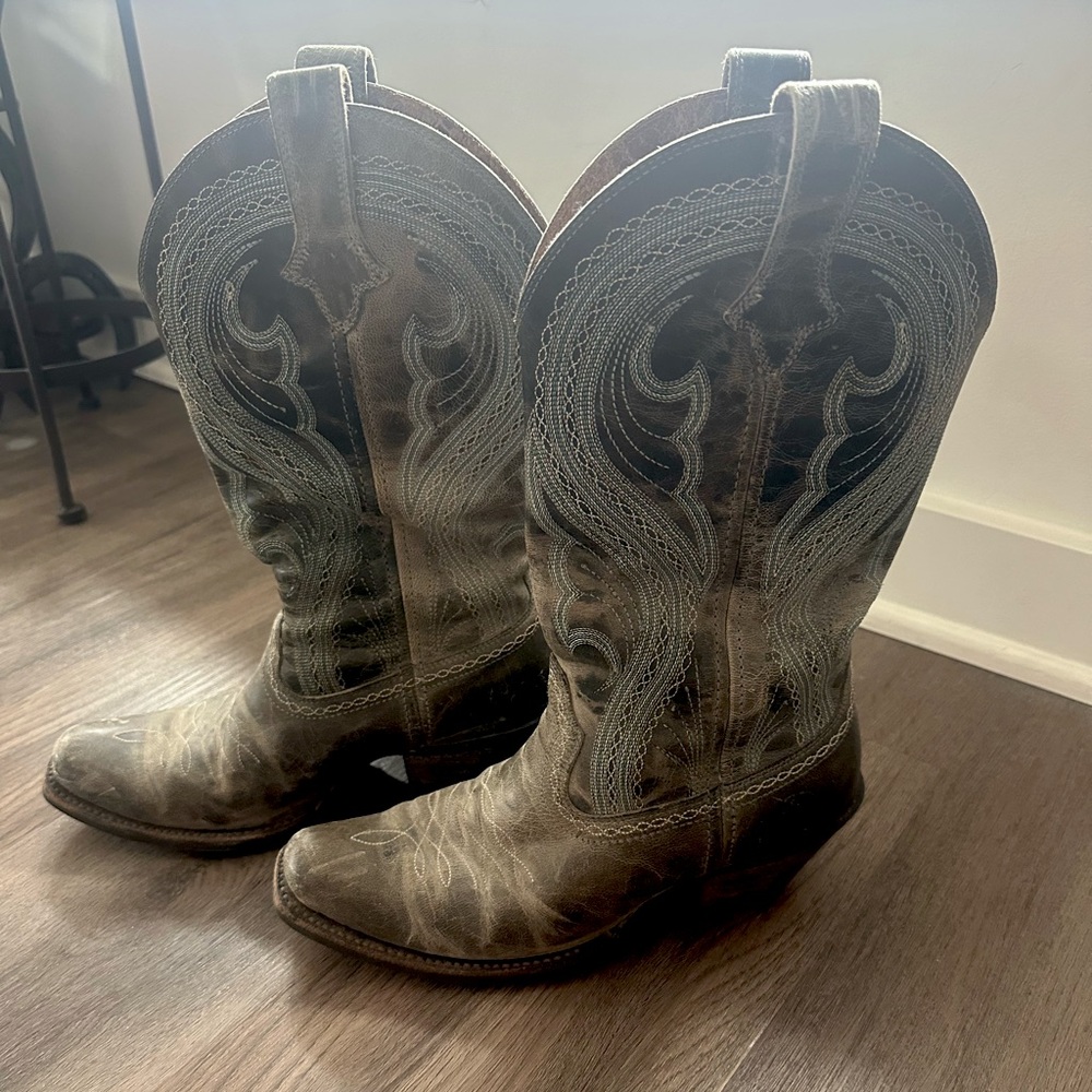 Women’s ariat boots